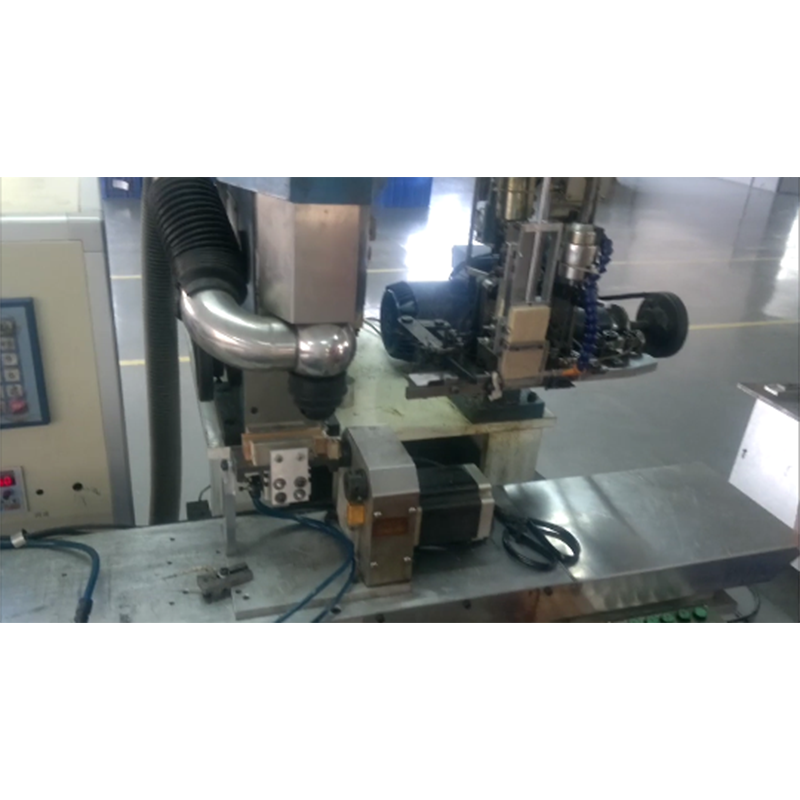 Machine de perçage et de remplissage 4 axes (non synchronisée) pour design plat